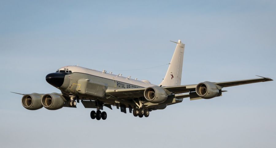 Avia.pro: Британский самолёт RC-135W Rivet Joint замечен в районе с боевыми кораблями РФ