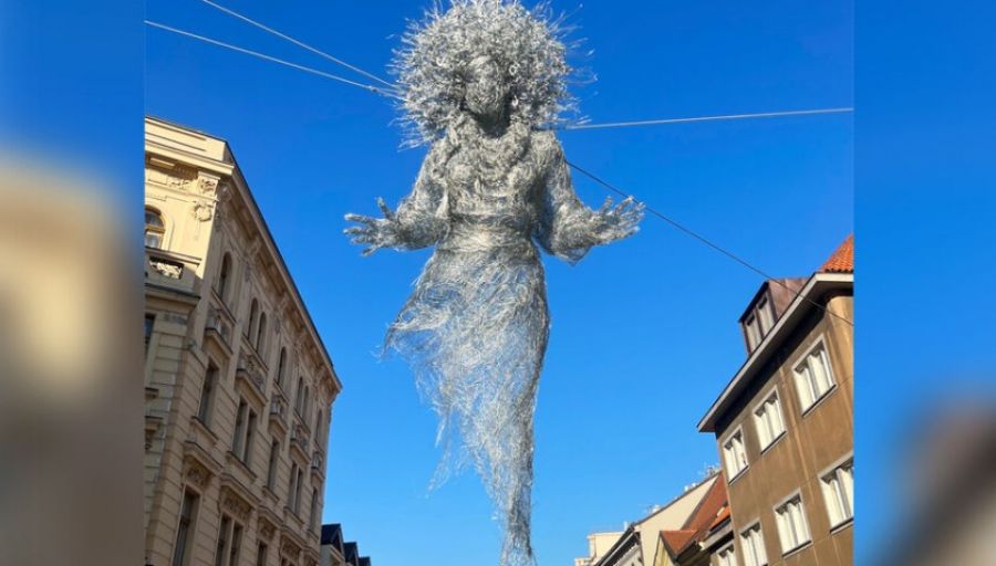 РВ: В центре Праги появилась жуткая скульптура в честь украинских матерей