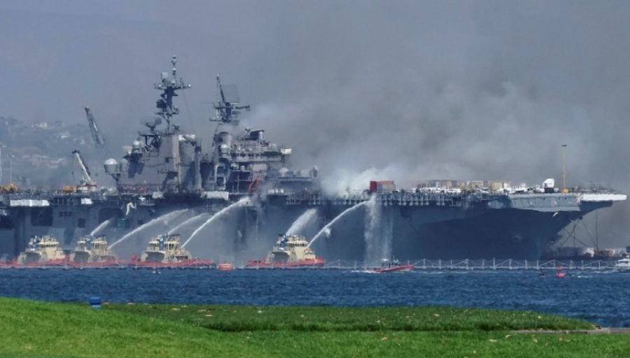Новые подробности пожара на десантном корабле ВМС США Bonhomme Richard в 2020 году