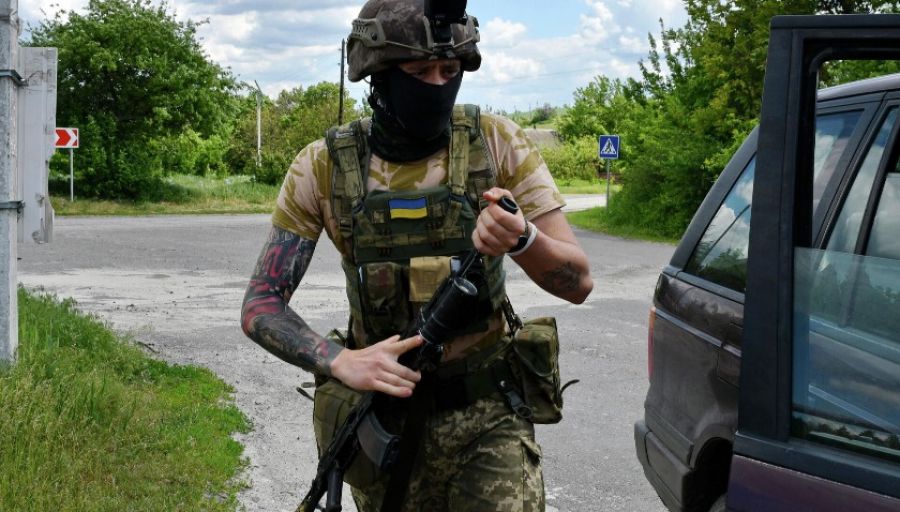 Следователи РФ осмотрели место обстрела ВСУ нефтебазы в Донецке