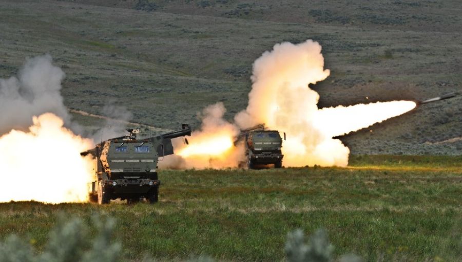 В сети появились кадры удара американскими M142 Himars по территории Луганской области