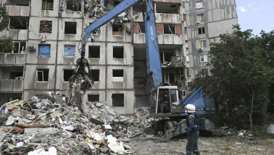 СП: Донбасс восстановят «два солдата из стройбата», если дать им экскаватор