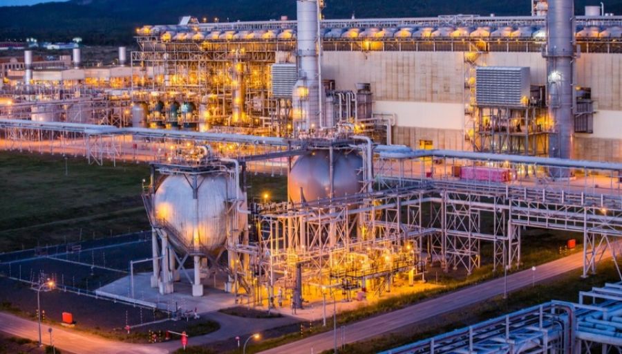 Япония сообщила, что изучает влияние указа Владимира Путина о "Сахалине-2"