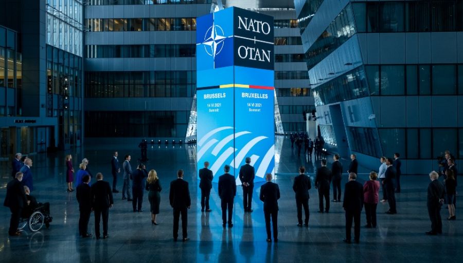 FP: НАТО придется распределять силы для одновременной борьбы с РФ и КНР