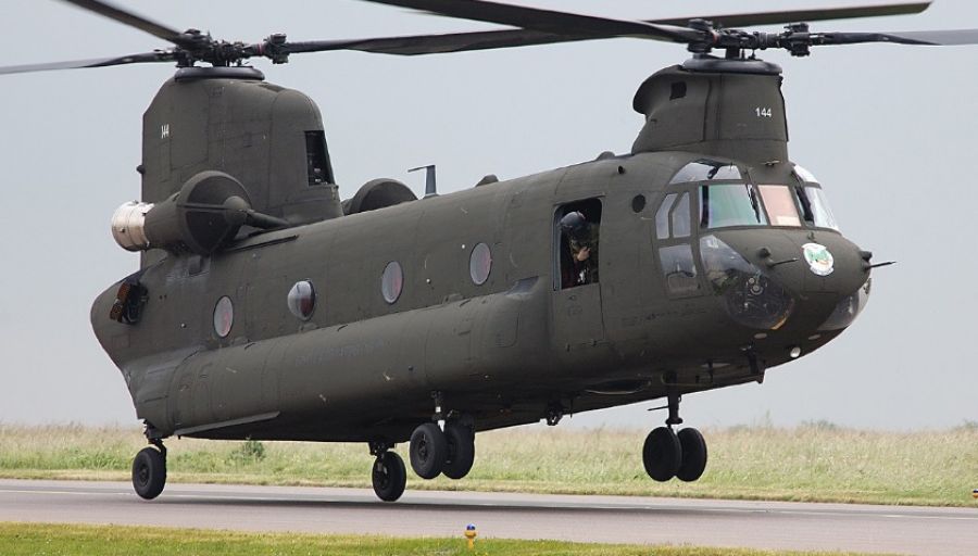ВО: военкор и местные жители Артемовска заявили о появлении вертолетов CH-47 Chinook в небе