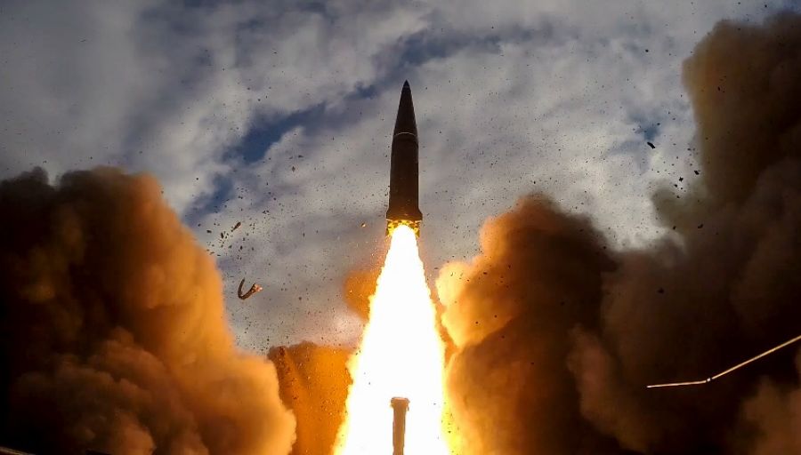 ВС РФ громит оборонную структуру Харькова из ОТРК «Искандер», слышна воздушная тревога