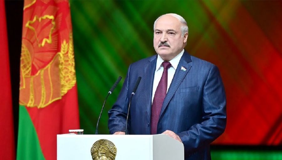 СП: Батька не желает, чтобы чиновники и олигархи России развалили его отлаженное хозяйство