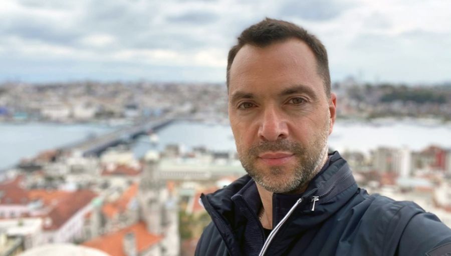 Советник главы ОП Украины Арестович назвал ВСУ «воинами света», возвращающими мораль в МП
