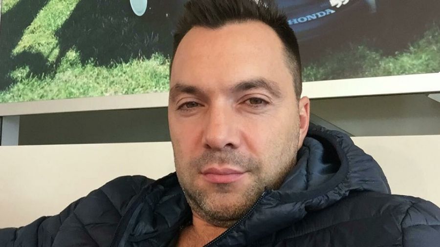 Экс-советник офиса президента Украины Арестович пришел на эфир с заклеенным левым глазом