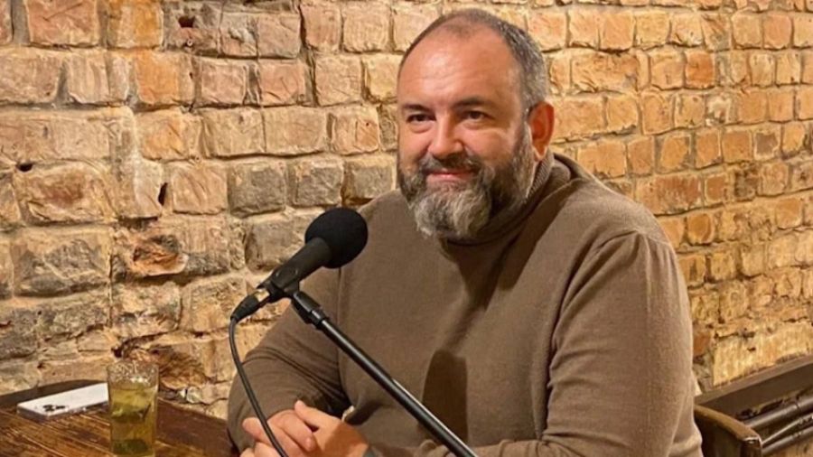 Политолог Раевский: "Артистам-молчунам" стоит проявить свою патриотическую позицию"