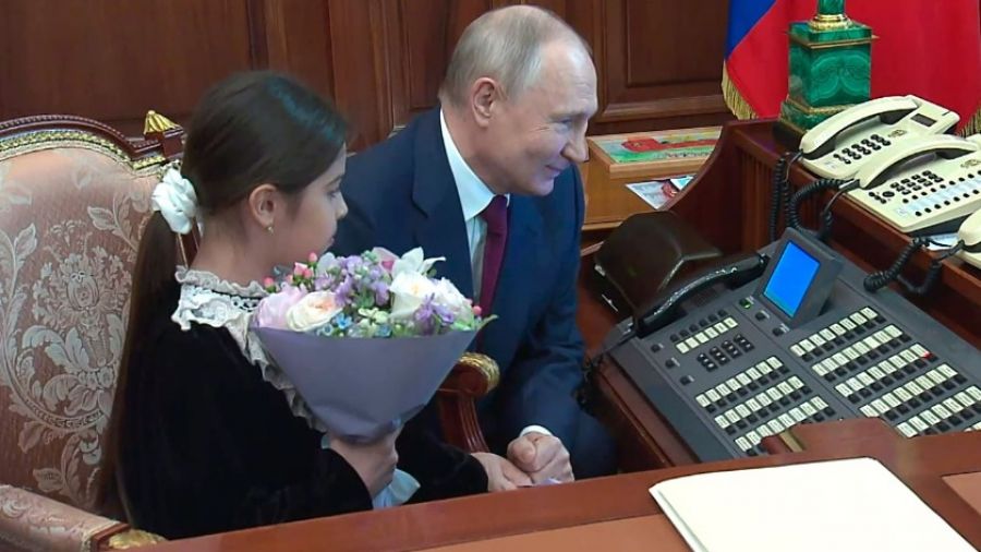 Маленькая девочка из Дербента наконец-то встретилась с президентом России Путиным