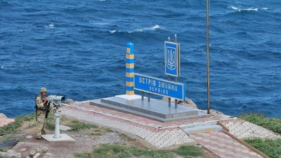 Армия России впервые за долгое время ударила по острову Змеиный на Украине