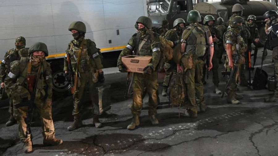 ЦБ: Во время мятежа ЧВК "Вагнер" россияне забрали из банков 100 млрд рублей