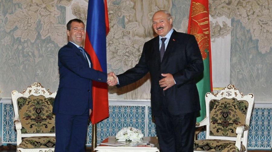 «МК»: Дмитрий Медведев и Александр Лукашенко спрогнозировали ситуацию на Украине