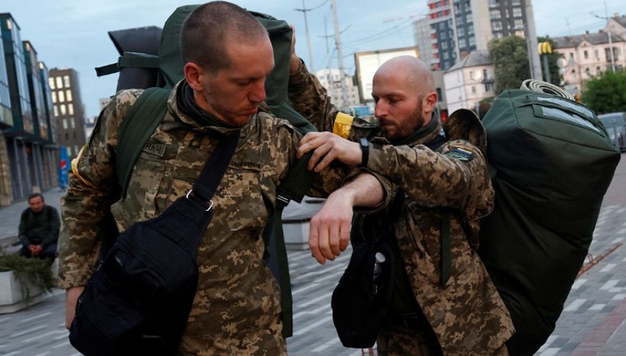 СМИ: ВС Украины принудительно и под угрозами мобилизуют мирное население ради захвата Донбасса