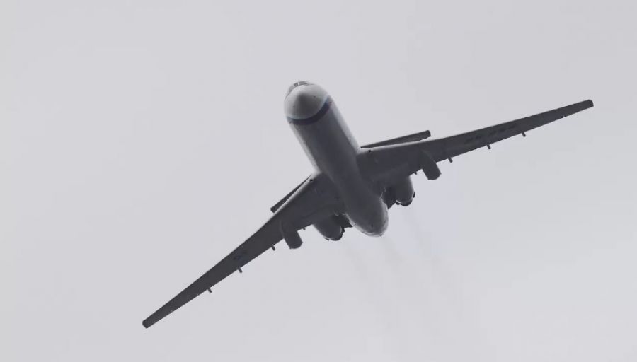 Над Дамаском замечен военный российский самолет Ту-154, совершающий странные манёвры