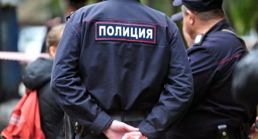 Мужчина заставил дочь содрать наклейку в виде буквы Z, ему дали два года условно