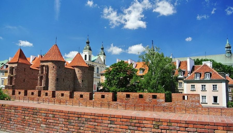 В Польше хотят переселить украинских беженцев в "глухомань"