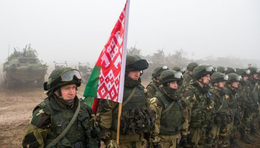 Адррусив заявил, что Белоруссия не нападет на Украину из-за маленькой и слабенькой армии