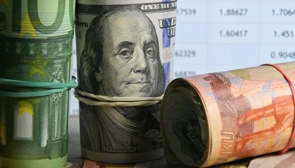 Неожиданное падение курса доллара на 70 рублей
