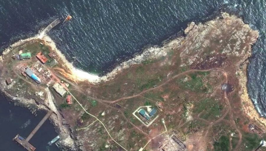 Минобороны РФ опровергло спекуляции по поводу вывода войск с острова Змеиный