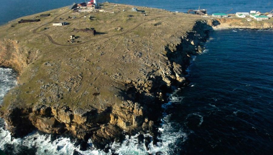 В направлении острова Змеиный в Черном море замечены странные вспышки и хлопки