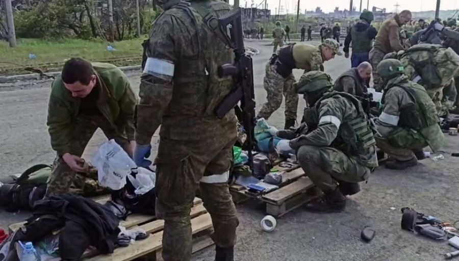Под Лисичанском сдались в плен уже около 800 военнослужащих Украины