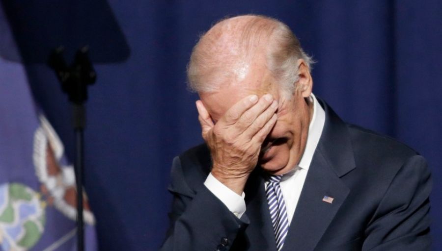 Президент США Джо Байден захотел защитить Украину от украинцев