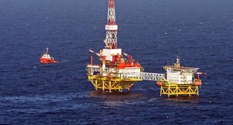 В Черном море  под обстрел попала вышка "Черноморнефтегаза"