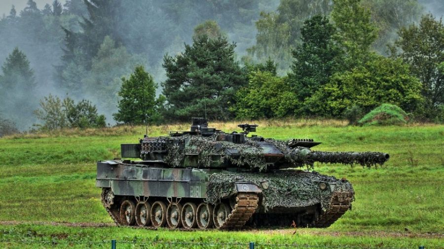 РВ: Первые пылающий и брошенные ВСУ танки Leopard в ходе "мясного штурма" в зоне СВО