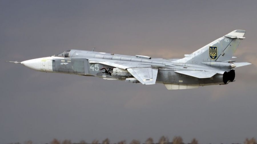 Появилось фото украинского самолета Су-24М с британскими ракетами Storm Shadow
