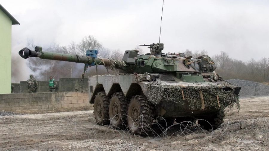 RV: ВСУ бросают колесные танки AMX-10RC в ходе наступления под Угледаром