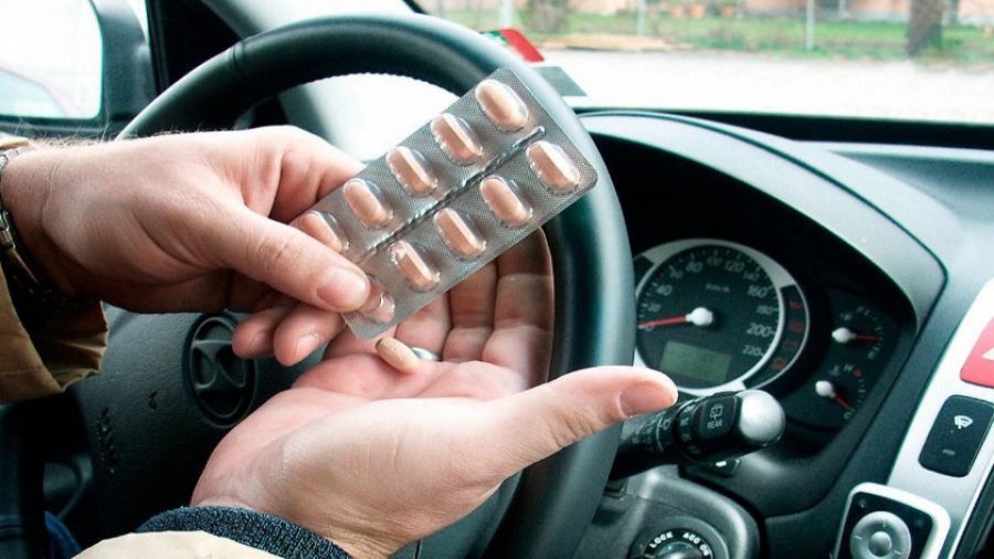 Водителям РФ сообщили, какие медикаменты не следует принимать за рулем