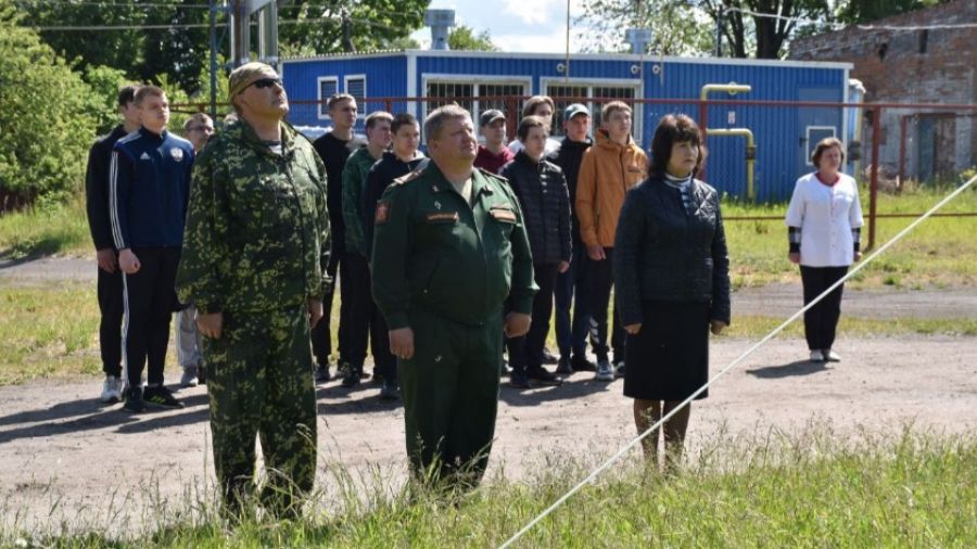 Смс с приглашением прийти в военкомат  оказались не повесткой, а уведомлением