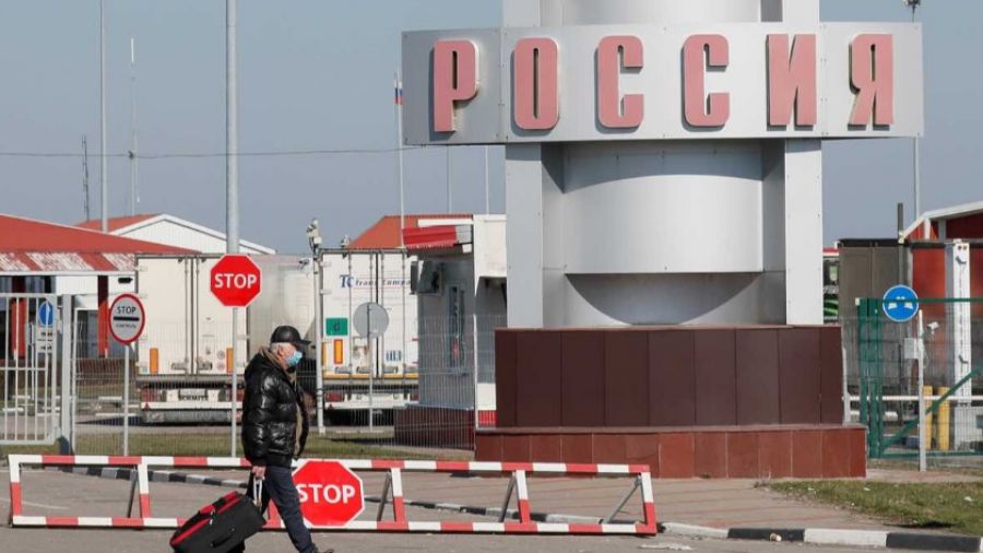 Желающие попасть в РФ граждане Украины заявили, что стоят в очереди на границе более суток