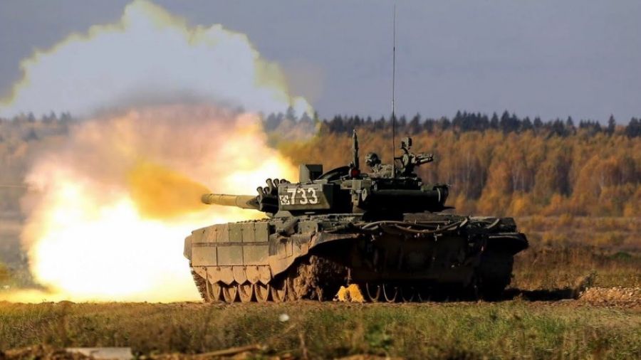 "РВ" опубликовала кадры, как российские танки берут под контроль Марьинку