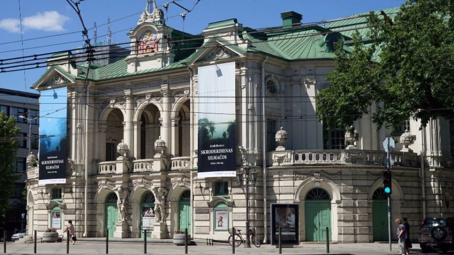 ЕADaily.ru: на спектакль в Латвии будут пускать только обнаженных зрителей