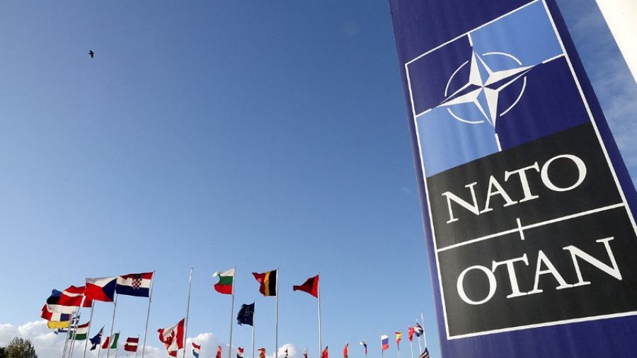РИА Новости: НАТО вошла в режим самоуничтожения из-за высокой цены победы над Россией