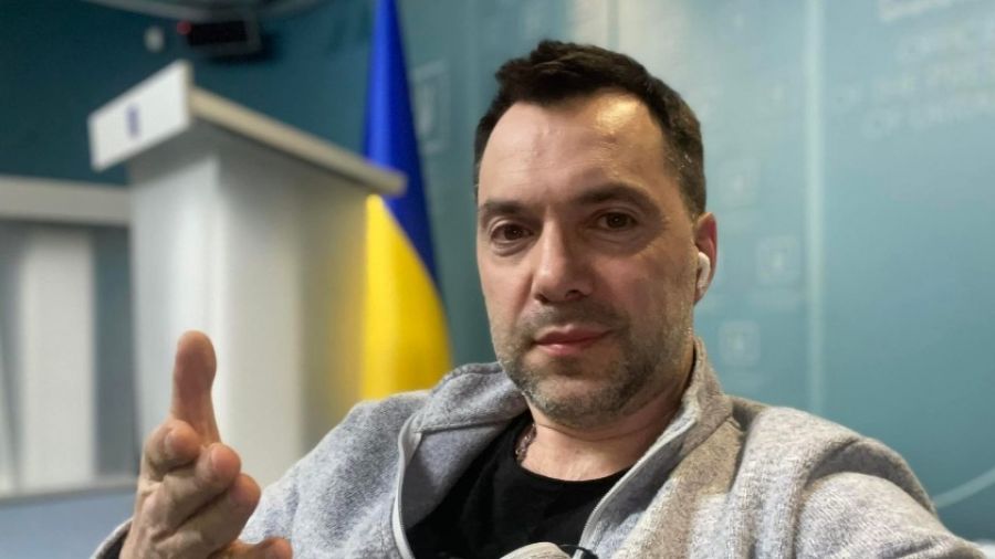 Арестович упрекнул украинцев за насмешки над гибелью гражданина РФ на пляже в Египте