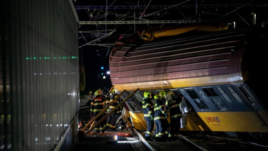 В результате крушения поезда в Чехии погибли 4 человека