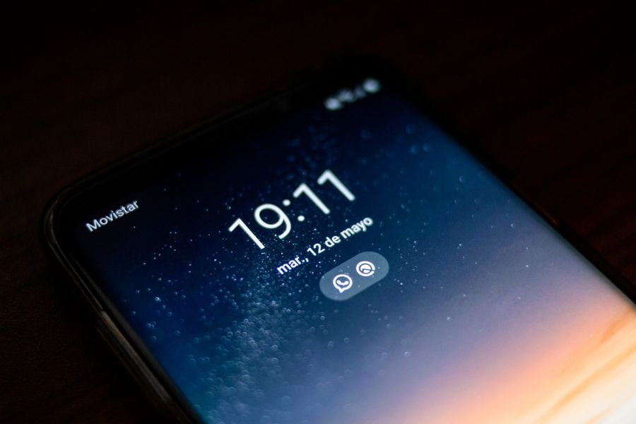Эксперты предупредили россиян, что из-за санкций их смартфоны могут быть заблокированы