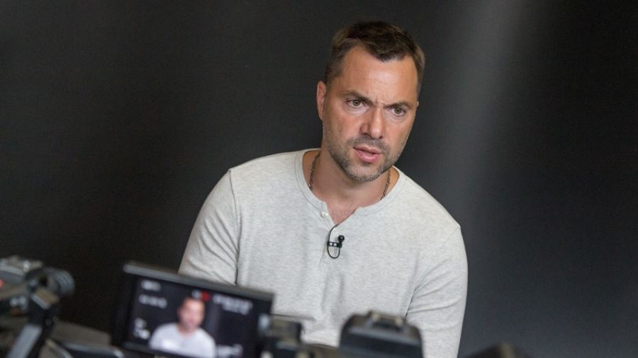 Арестович: Россия почти уничтожила военную промышленность Украины