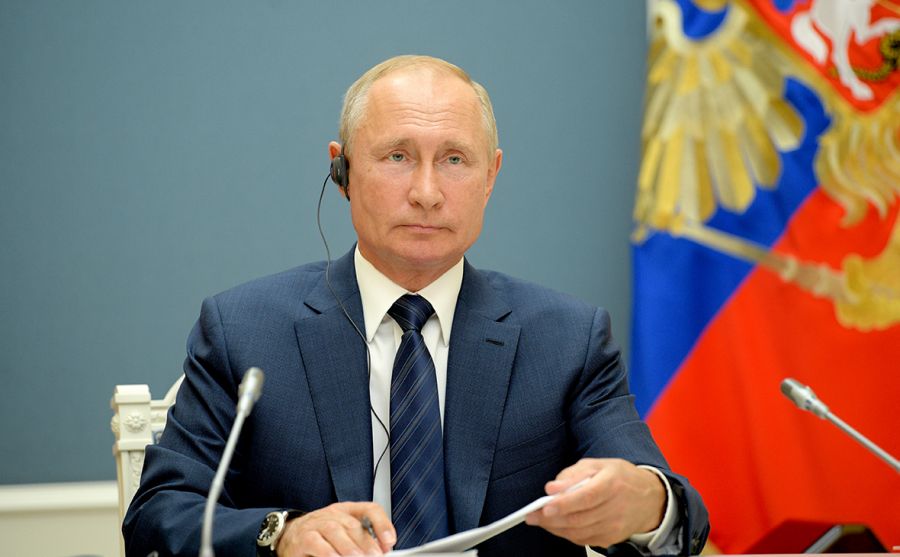 Президент в своей поздравительной речи рассказал о выплатах семьям с детьми
