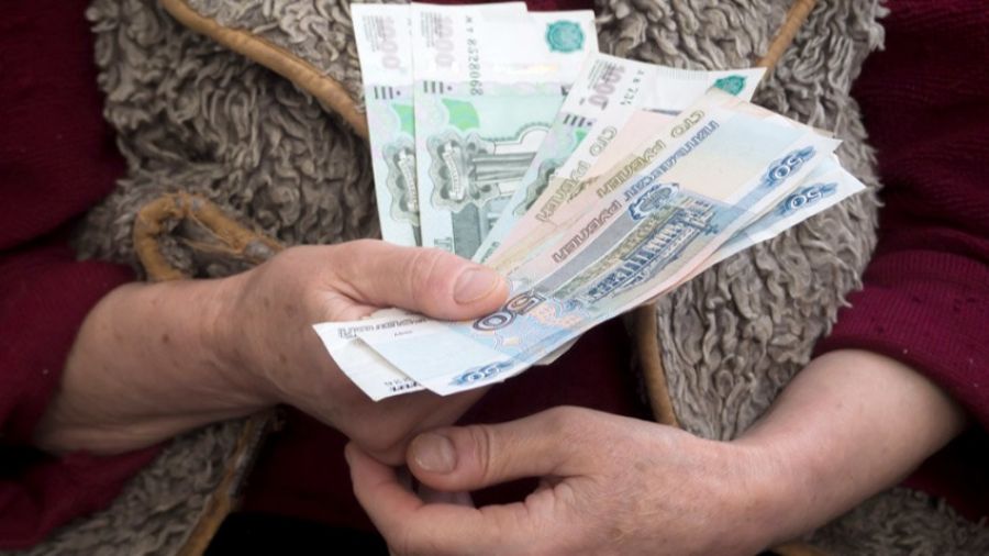 С 1 апреля гражданам РФ начет поступать выплата в размере 8000 рублей на банковские карты