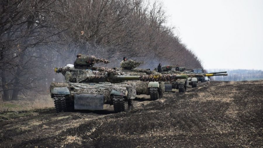 МО России показало боевую работу танкового экипажа ЗВО: «Мы на Т-80 разобьем «Леопарды»