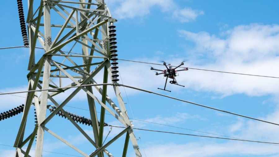 Mash: Жители Белгородской области обнаружили неизвестный БПЛА, запутавшийся в ЛЭП