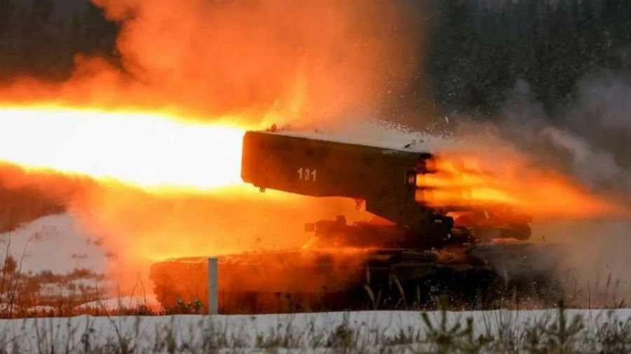 Военкор "Известий" показала кадры, как военные ВС РФ поражают позиции ВСУ с помощью дрона