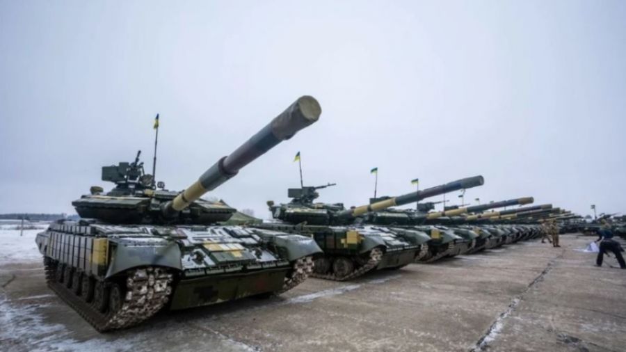 RV показала кадры, как колонна танков Т-64БВ ВС Украины едет в Бахмут из Часов Яра