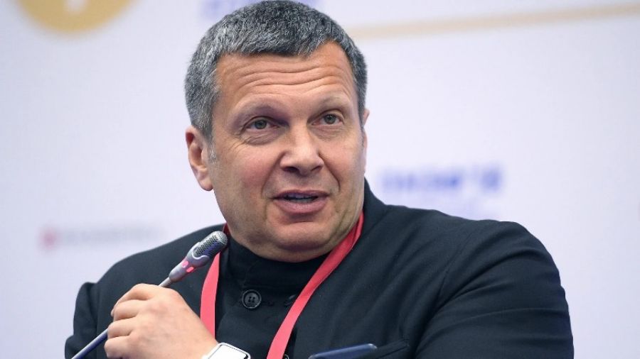 Упавший в прямом эфире Соловьева профессор Карнеев извинился за прерванную передачу