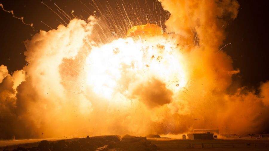 "РВ" опубликовала видеокадры охваченного боями и огнем ночного Бахмута